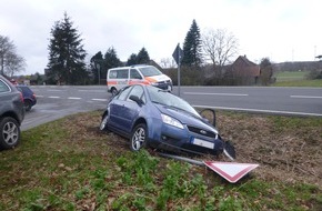 Polizeiinspektion Lüneburg/Lüchow-Dannenberg/Uelzen: POL-LG: ++ nach Unfall mit zwei Verletzten Zeugen gesucht ++ Fahrten unter Drogeneinfluss ++ "Schockanrufer" versucht Geld zu erlangen ++