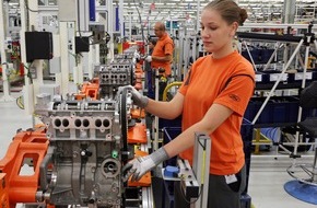 Ford-Werke GmbH: Kleines Kraftpaket von Ford feiert Jubiläum: 250.000ster 1,0-Liter-Motor läuft im Kölner Motorenwerk vom Band (FOTO)