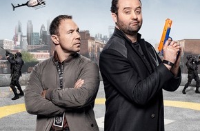 Sky Deutschland: Die unberechenbare Testversion eines Cyber-Cops und sein menschlicher Partner ermitteln wieder: Staffel zwei des Sky Original "Code 404" im September bei Sky