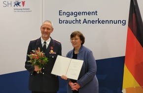 Kreisfeuerwehrverband Plön: FW-PLÖ: Die Feuerwehren des Kreis Plön gratulieren Manfred Stender zu besonderer Ehrung
