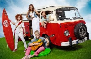 ProSieben: Es wird der Sommer ihres Lebens: Lucy, Ross, Senna und D! gehen auf große Reise - "POPSTARS goes Ibiza" ab 5. Juli auf ProSieben (BILD)