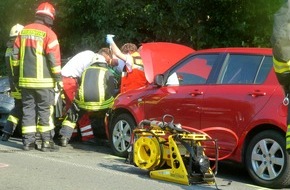 Feuerwehr Heiligenhaus: FW-ME: Schwerer Verkehrsunfall in Tüschen (Meldung 26/2015)