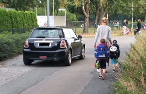 Polizeidirektion Flensburg: POL-FL: Die Einschulung naht - Schulanfänger im Straßenverkehr - Tipps für einen sicheren Schulweg