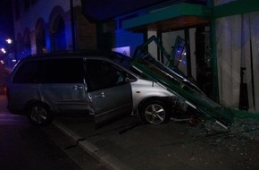 Polizeidirektion Landau: POL-PDLD: Verkehrsunfall mit erheblichem Sachschaden am 01.01.2017, gegen 6.30 Uhr in Bad Bergzabern, Weinstraße