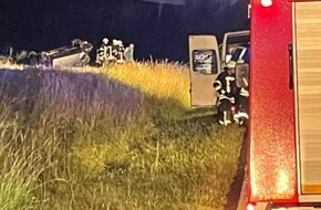 Freiwillige Feuerwehr Eigeltingen: FW Eigeltingen: Verkehrsunfall nahe Heudorf: Auto überschlägt sich