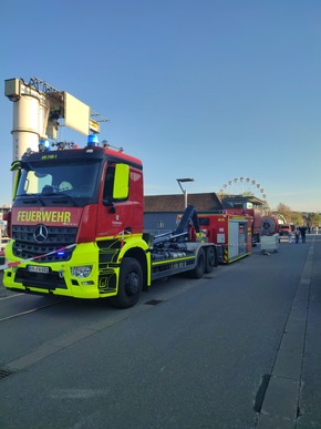 FW Konstanz: &Ouml;lteppich im Konstanzer Hafen
