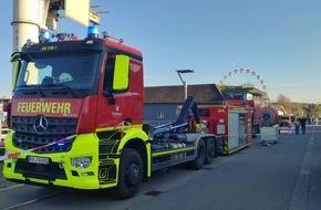 Feuerwehr Konstanz: FW Konstanz: &Ouml;lteppich im Konstanzer Hafen