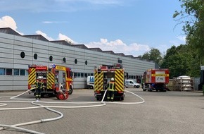 Feuerwehr Offenburg: FW-OG: Schwarze Rauchsäule über der Weststadt