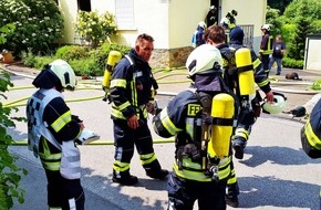 Feuerwehr Sprockhövel: FW-EN: Zimmerbrand - Eine schwerst brandverletzte Person durch Feuerwehr gerettet