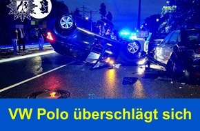 Polizei Duisburg: POL-DU: Hüttenheim: VW Polo landet auf dem Dach - Fahrer leicht verletzt