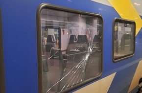 Bundespolizeidirektion München: Bundespolizeidirektion München: Zugbeschädigung durch Steinwurf / Keine Verletzten aber hoher Sachschaden
