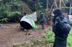 Polizeiinspektion Osnabrück: POL-OS: Bramsche: Polizeieinsatz im besetzten Waldstück - Durchsetzung der beschränkenden Verfügungen