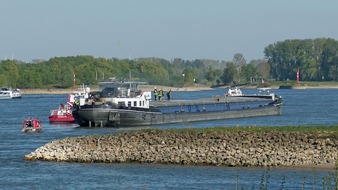Freiwillige Feuerwehr Kalkar: Feuerwehr Kalkar: Brand auf einem Frachtschiff auf dem Rhein bei Kalkar-Grieth