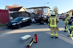Feuerwehr Weinheim: FW Weinheim: Mehrere Eins&auml;tze am Donnerstag fordern Feuerwehr Weinheim - bei einem Verkehrsunfall in der H&auml;ndelstra&szlig;e landet PKW auf Dach