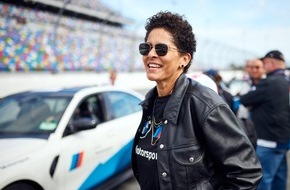 BMW Group: Die international renommierte Künstlerin Julie Mehretu wird das 20. BMW Art Car gestalten: Start des BMW M Hybrid V8 Art Car beim 24-Stunden-Rennen von Le Mans 2024