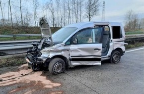 Feuerwehr Bremerhaven: FW Bremerhaven: Schwerer Verkehrsunfall mit mehreren Verletzten und Toten auf der Autobahn 27