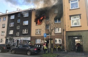Feuerwehr Dortmund: FW-DO: Rauch und Flammen aus einer Wohnung im zweiten Obergeschoss