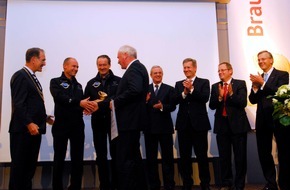 Braunschweig Stadtmarketing GmbH: Verleihung des Braunschweiger Forschungspreises 2009 an die Pioniere des solaren Fliegens: Piccard und Borschberg
