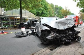 Feuerwehr Iserlohn: FW-MK: Schwerer Verkehrsunfall auf der Untergrüner Straße - 2 Personen verletzt
