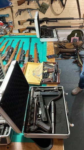 POL-W: W/RS Gemeinsame Presseerklärung von Staatsanwaltschaft und Polizei Wuppertal - Weiterer Waffenfund in Remscheid