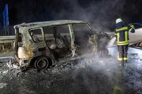 FW Porta Westfalica: 03.03.2026 - A2: PKW in Vollbrand