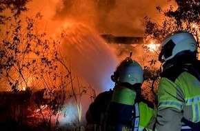 Feuerwehr Dresden: FW Dresden: Brand einer Gartenlaube