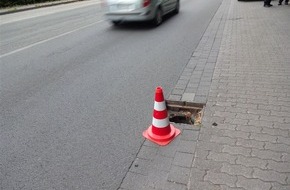 Polizei Bochum: POL-BO: Witten / Gullydeckel ausgehoben und Vandalismus an Bushaltestelle - Zeugen gesucht!