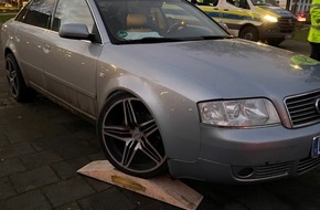 Polizei Duisburg: POL-DU: Hochfeld: Aufgeschlitzte Reifen - Polizei stoppt Fahrschulauto
