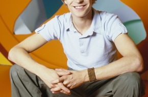 KiKA - Der Kinderkanal ARD/ZDF: Neuer Moderator beim KI.KA / Lukas Koch ist ab 5. August 'on air' in Kikania