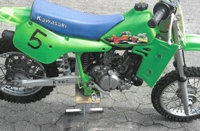 Polizeiinspektion Cuxhaven: POL-CUX: Grüne Kinder-Motocrossmaschine aus Garage entwendet + Zeugenaufruf nach Unfallflucht