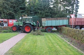 Polizei Minden-Lübbecke: POL-MI: Weggerollt: Traktor-Gespann macht sich selbstständig