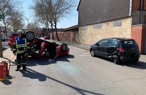 Polizei Wolfsburg: POL-WOB: Ford überschlägt sich und bleibt auf dem Dach liegen