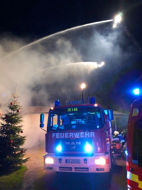 KFV Bodenseekreis: Brand einer Lagerhalle verursacht Millionenschaden