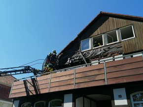 FW Horn-Bad Meinberg: Gemeldeter Brand eines Dachstuhls endet glimpflich - keine Verletzten