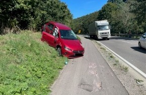 Polizeidirektion Kaiserslautern: POL-PDKL: Frau verletzt sich leicht bei Alleinunfall