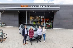 tegut... gute Lebensmittel GmbH & Co. KG: Pressinformation: Erfurterin gewinnt E-Auto im Wert von 38.000 Euro bei tegut… Gewinnspiel