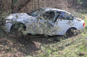 Polizei Bielefeld: POL-BI: Unfallflucht auf A33: Pkw endet im Wildschutzzaun