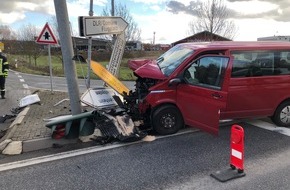 Polizeiinspektion Oppenheim: POL-PIOPP: Verkehrsunfall mit schwerverletzter Person auf der B9 in Oppenheim