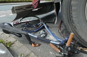 Polizei Münster: POL-MS: Radfahrer bei Abbiegeunfall mit Sattelzug schwer verletzt