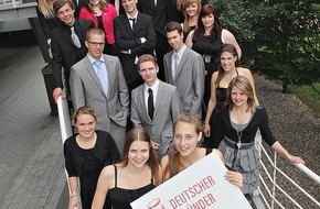 Deutscher Gründerpreis für Schüler: Heute Schüler - Morgen Boss / Der Deutsche Gründerpreis macht's möglich: Jugendliche können ab sofort wieder die Schulbank gegen den Chefsessel tauschen (mit Bild)