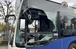 Polizeidirektion Kaiserslautern: POL-PDKL: Sattelzug rammt Linienbus