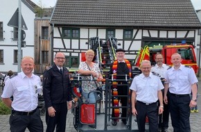 Freiwillige Feuerwehr der Gemeinde Alfter: FW Alfter: Neue Drehleiter der Freiwilligen Feuerwehr Alfter feierlich eingeweiht