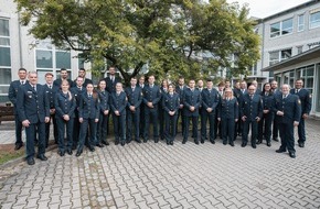 Polizeipräsidium Mittelfranken: POL-MFR: (858) Das Polizeipräsidium Mittelfranken begrüßt seine neuen Beamtinnen und Beamten