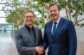 Wort & Bild Verlagsgruppe - Unternehmensmeldungen: Wort & Bild Verlag baut Digitalgeschäft aus und übernimmt Mehrheit an Curacado / Deutschlandweite Click & Collect-Lösung zur Stärkung der Apotheke vor Ort (FOTO)