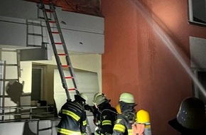 Feuerwehr M&uuml;nchen: FW-M: Brandausbreitung verhindert (Hasenbergl)
