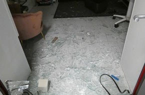 Polizei Hagen: POL-HA: Zeugen nach Einbruch in Hohenlimburger Juweliergeschäft gesucht