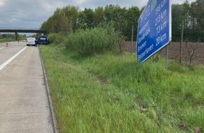 Polizeiinspektion Cuxhaven: POL-CUX: Verkehrsunfall durch Sekundenschlaf auf der Autobahn verursacht hohen Sachschaden (Foto im Anhang)