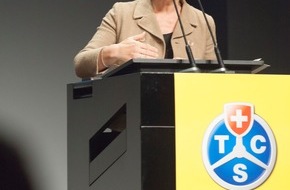 Touring Club Schweiz/Suisse/Svizzero - TCS: I delegati del TCS chiedono un fondo per le infrastrutture stradali - La consigliera federale Doris Leuthard, ospite d'onore, si è impegnata in favore dell'ampliamento della rete stradale