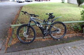 Kreispolizeibehörde Olpe: POL-OE: 30-jähriger Fahrradfahrer durch Handy abgelenkt