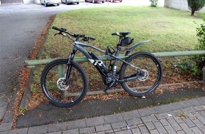 Kreispolizeibehörde Olpe: POL-OE: 30-jähriger Fahrradfahrer durch Handy abgelenkt